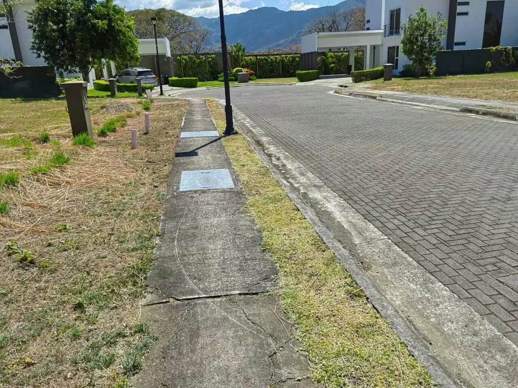 Proyecto habitacional de 20 residencias en condominio de 1 y 2 plantas, ubicado en Santa Ana, en la Exclusiva zona de ...