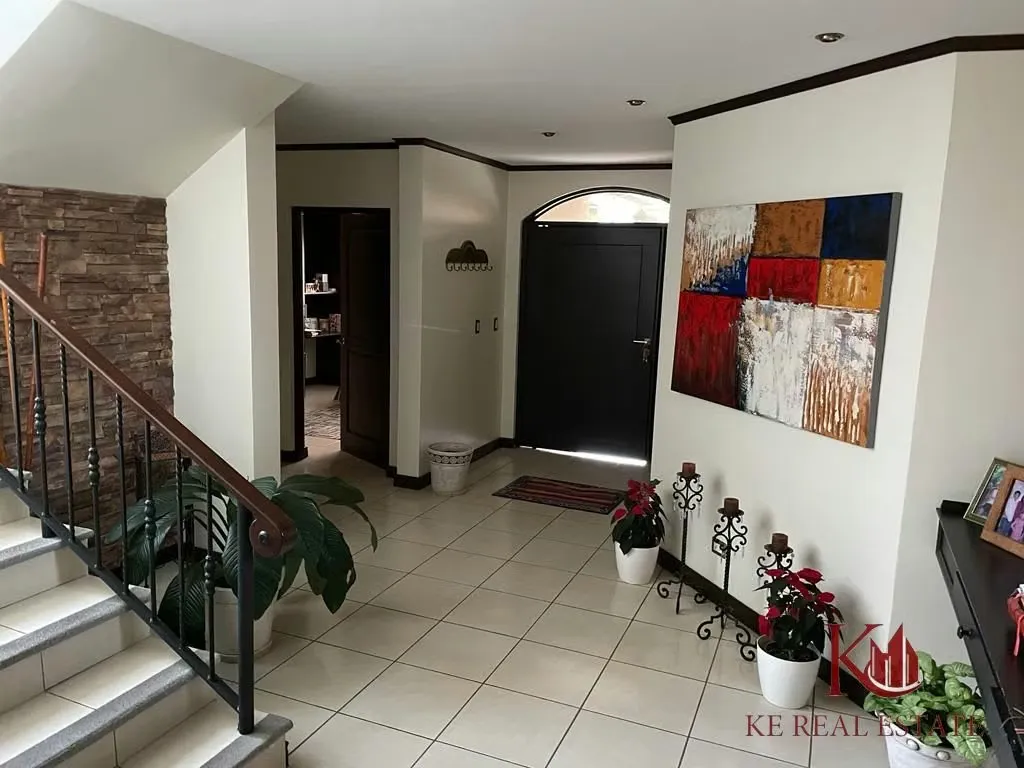 KE Real Estate sells or rents house located in Condominio Los Hidalgos, in Santo Domingo de Heredia. — photo 3