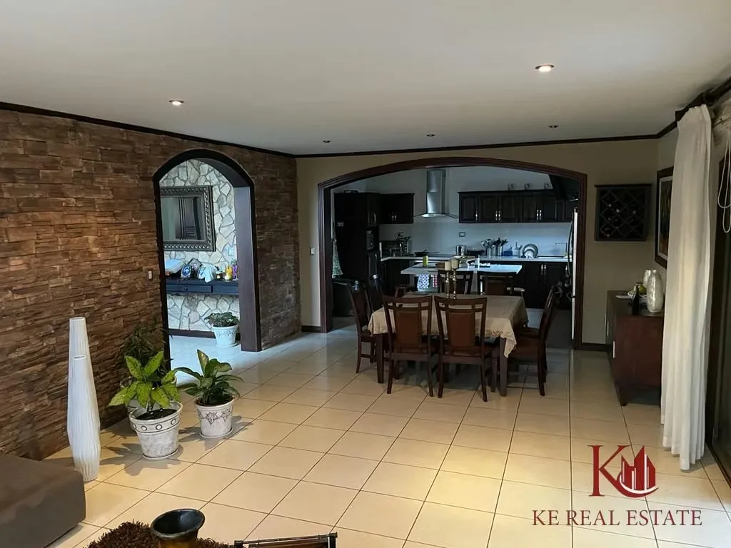 KE Real Estate sells or rents house located in Condominio Los Hidalgos, in Santo Domingo de Heredia. — photo 4