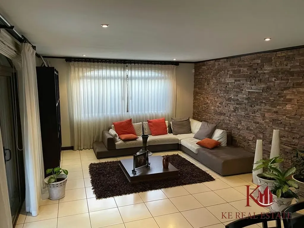 KE Real Estate sells or rents house located in Condominio Los Hidalgos, in Santo Domingo de Heredia. — photo 5