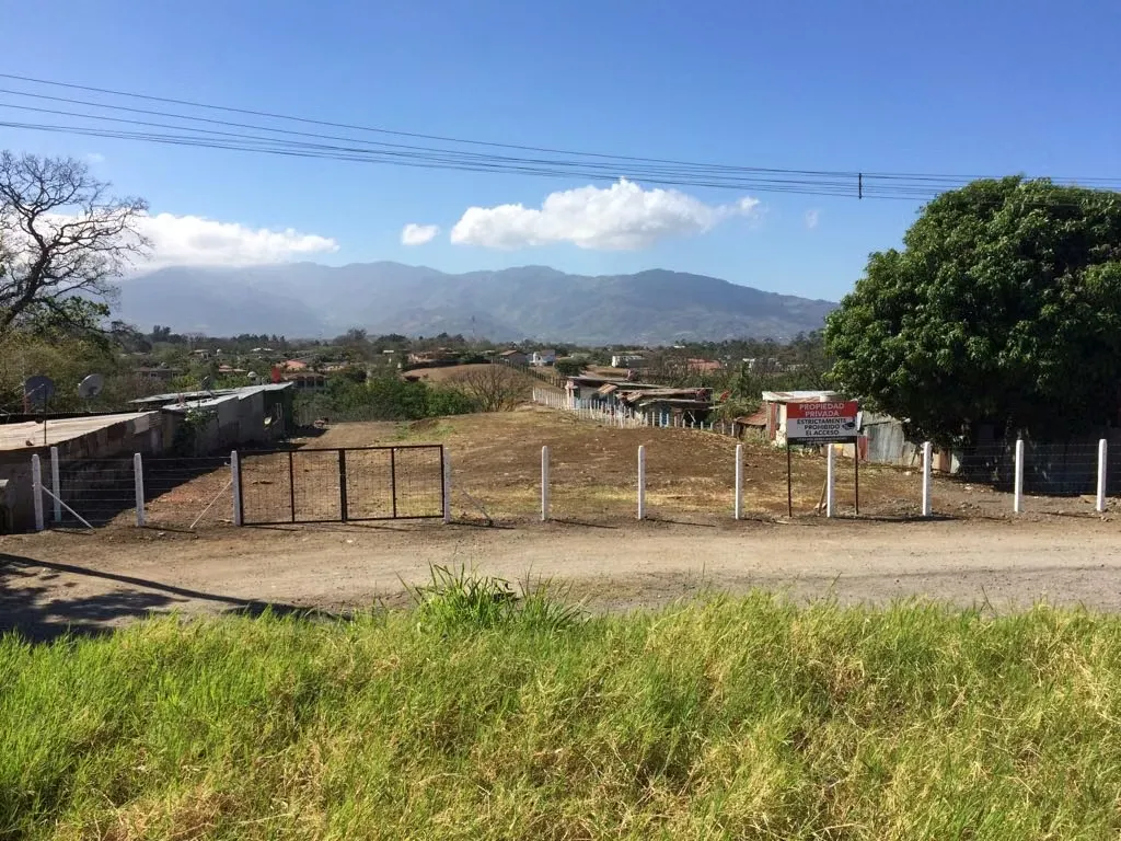 6022 m2 lot, in Alajuela, Río Segundo, Barrio La California, 700 m west of the La California school, 100 m south of the recycler or cartonera. Mixed land use.