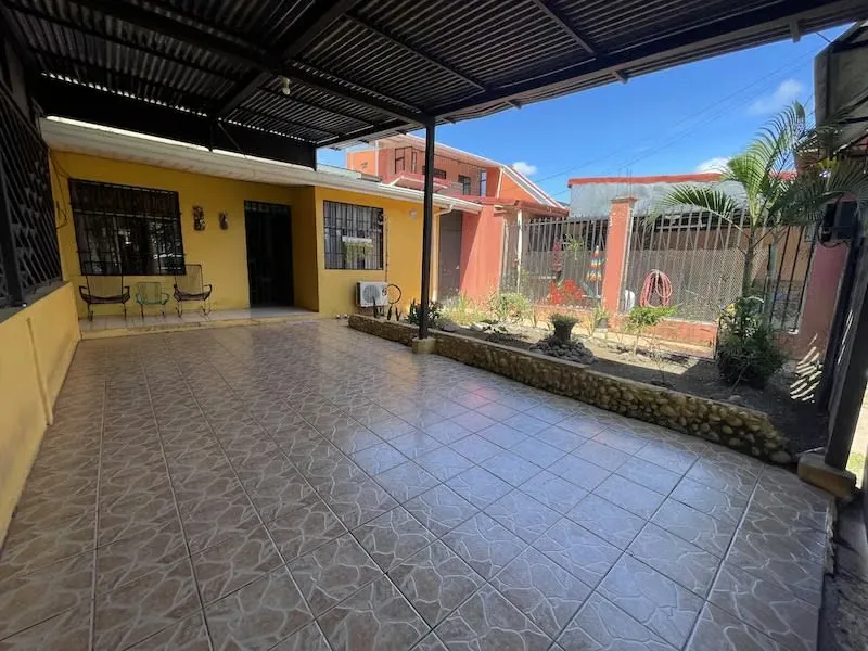 SE vende Casa El Roble, Puntarenas.