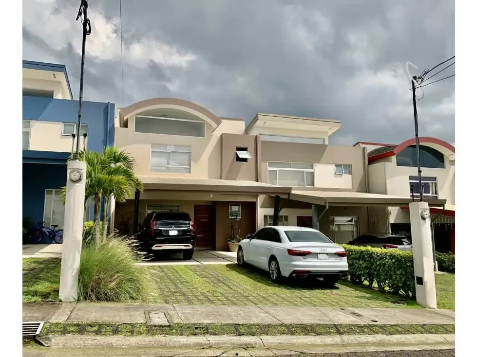 Venta de casa de 2 pisos en reconocido condominio de la zona este, con estratégica ubicación en zona limítrofe con Curridabat, Granadilla y Concepción y en las cercanías de ...