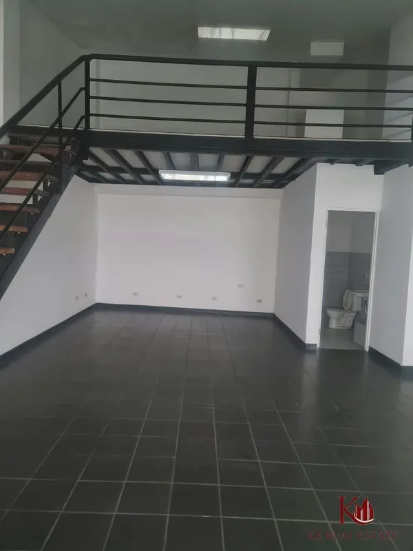 KE Real Estate sells commercial premises with excellent location in commercial square in Rohrmoser, near Plaza Mayor Local area: 64.65 m2 The local is currently unemployed. Ideal for ... — photo 2