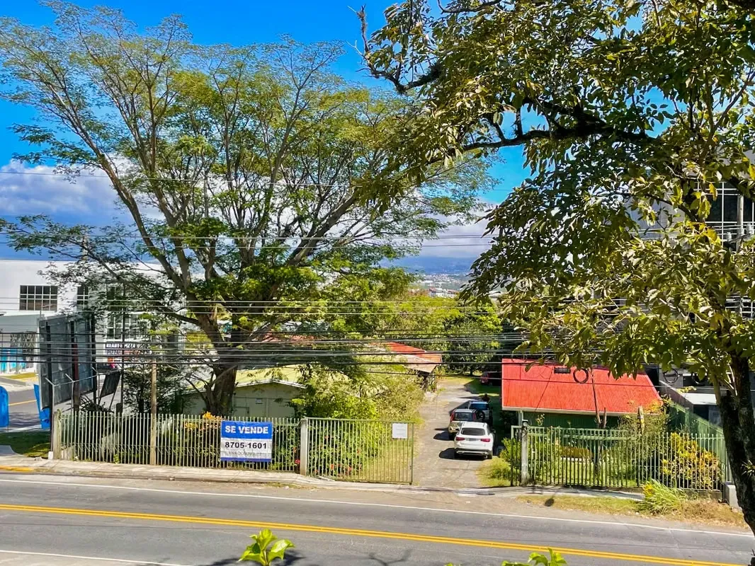 Se vende propiedad sobre calle principal de Guachipelín, Escazú (AD)