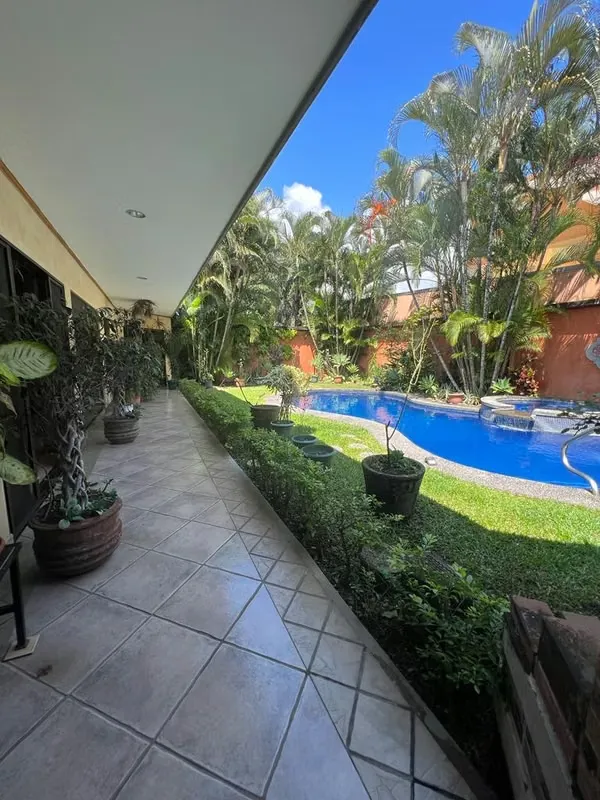 INDEPENDENT HOUSE FOR SALE IN RIO ORO, SANTA ANA