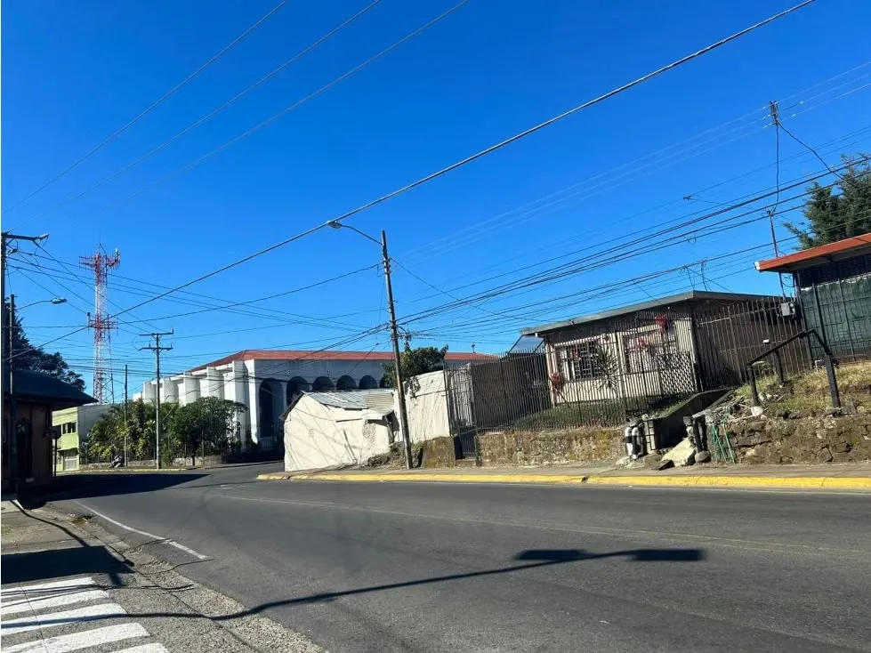 VENTA DE LOTE ESQUINERO COMERCIAL Y DE ALTA DENSIDAD, HEREDIA CENTRO
