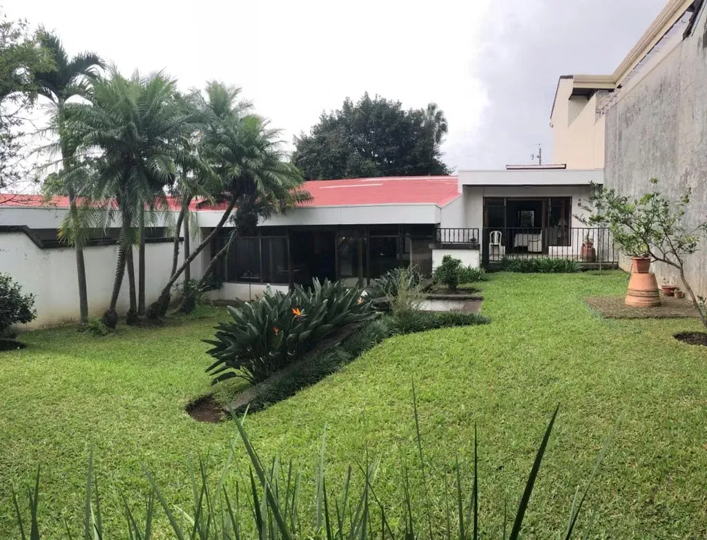 HOUSE FOR SALE IN ROHRMOSER