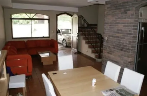 Nice 2-storey condo house. You have a rental contract included. 3 bedrooms, master with bathroom, WC and balcony with beautiful mountain view. Secondary with shared bathroom. 1/2 guest ...