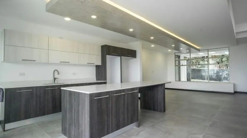 We know it and we recommend it spectacular house with amazing views in Escazú, in a Condo with beautiful amenities, green areas, play area, Gymnasium, Club House, Jacuzzi ...