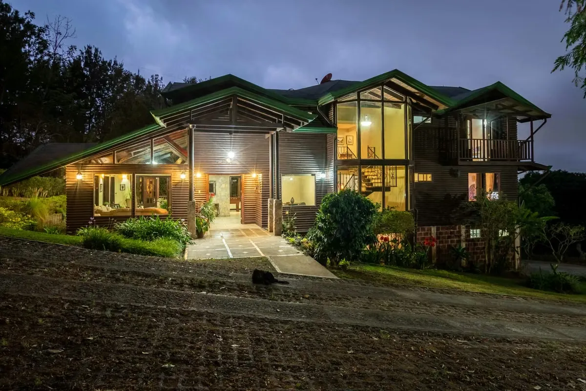 LE VENDEMOS LA PROPIEDAD DE SUS SUEÑOS Y LE RECIBIMOS PROPIEDAD DE INTERES