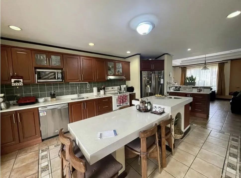 Independent house VENTA in Zapote near Circumvalation and roundabout of Social Guarantees.