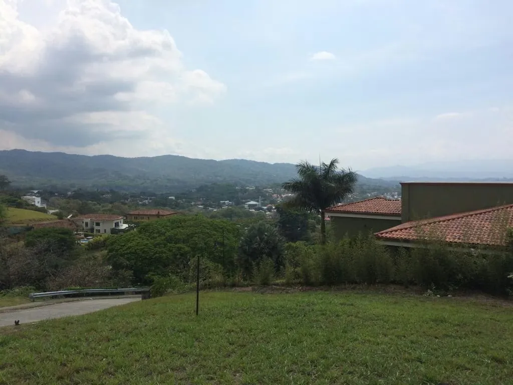 Venta terreno en condominio Ciudad Colón