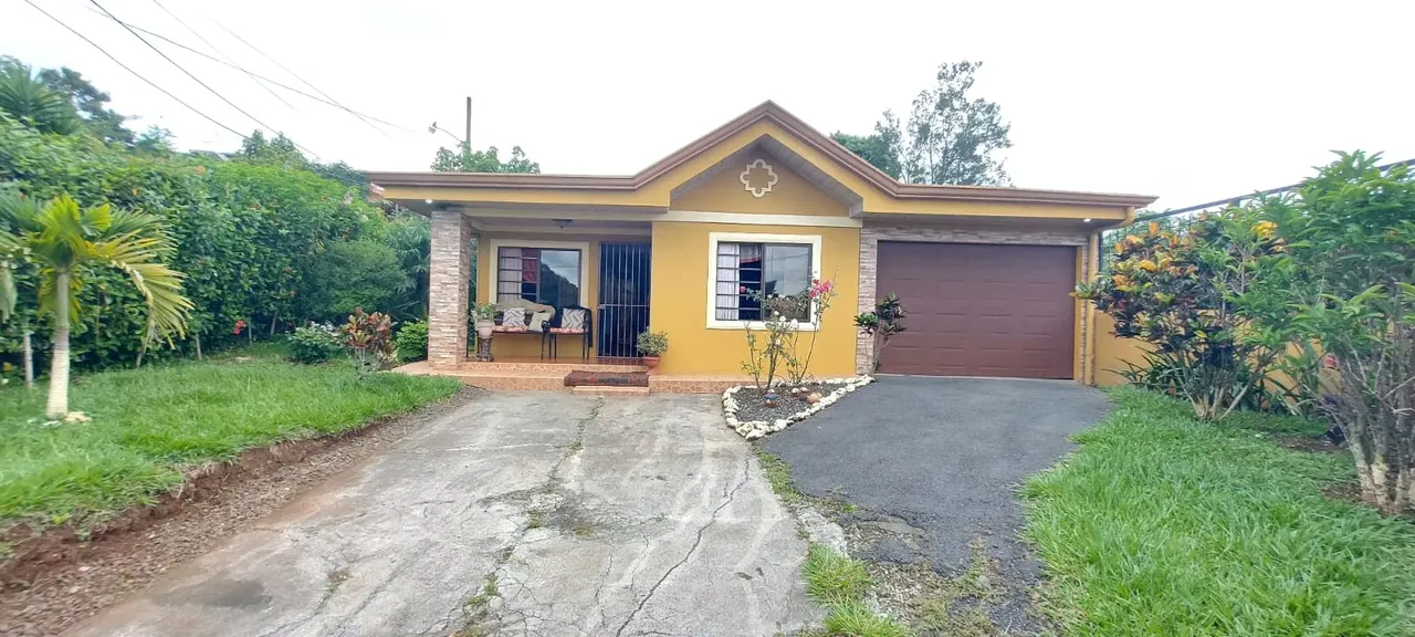 Casa en venta en Naranjo a solo 5 minutos del centro de Naranjo, con rancho y cierre perimetral