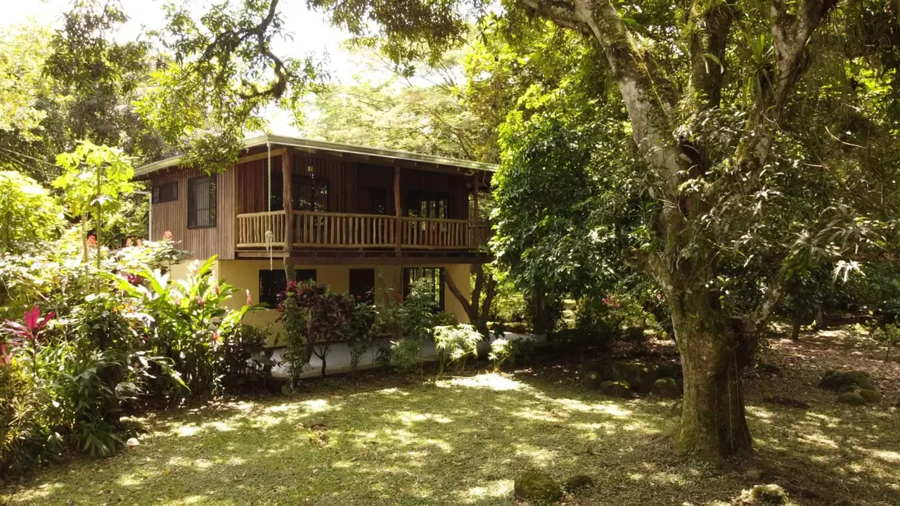 Cabaña en venta en San Carlos, con río al fondo en San Francisco de la Palmera