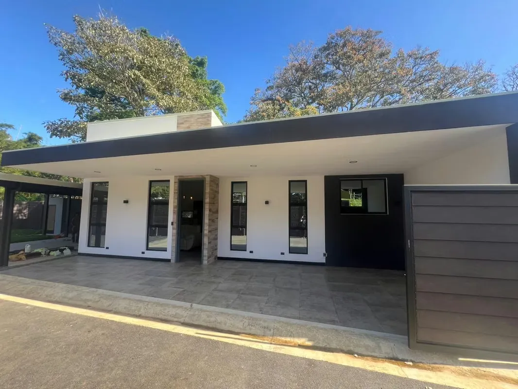Casa en venta en Atenas, amueblada, amplia terraza
