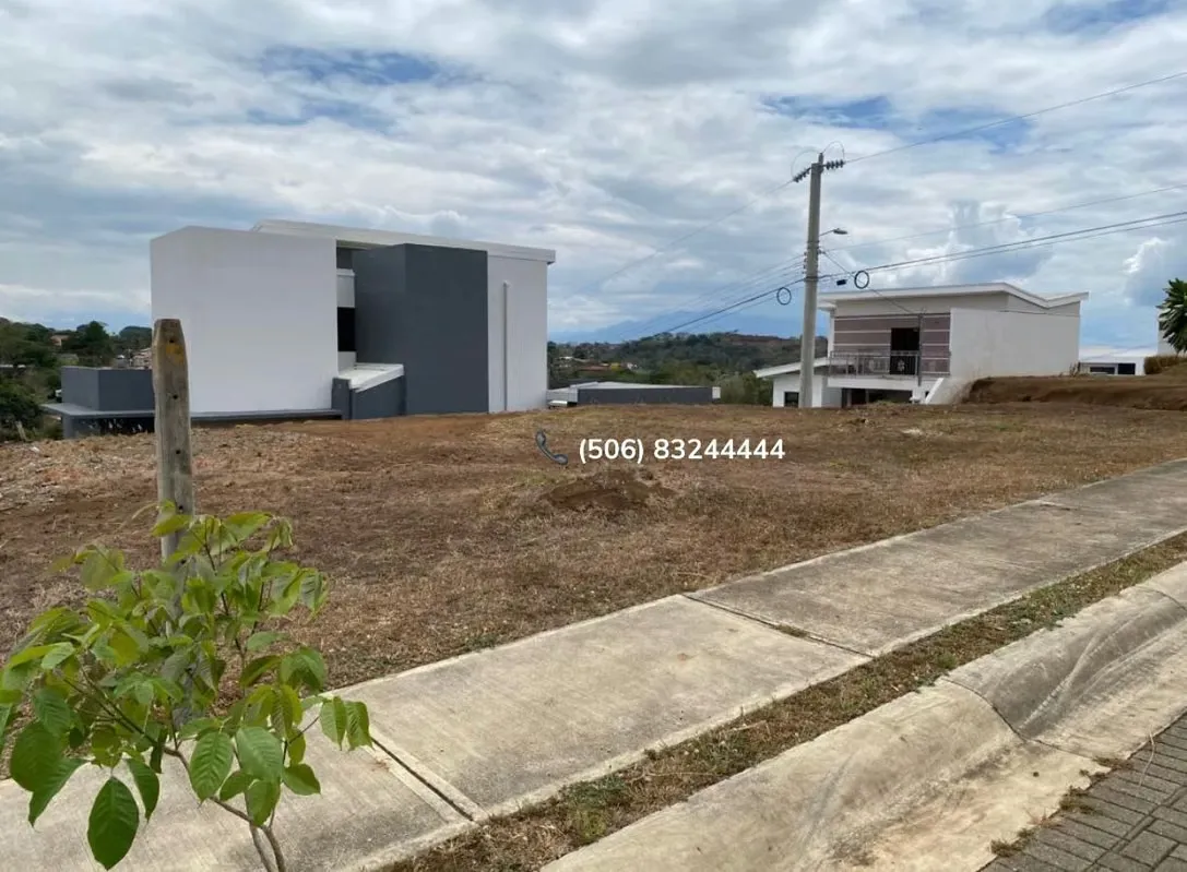 LOT FOR SALE IN CONDOMINIUM IN GRECIA