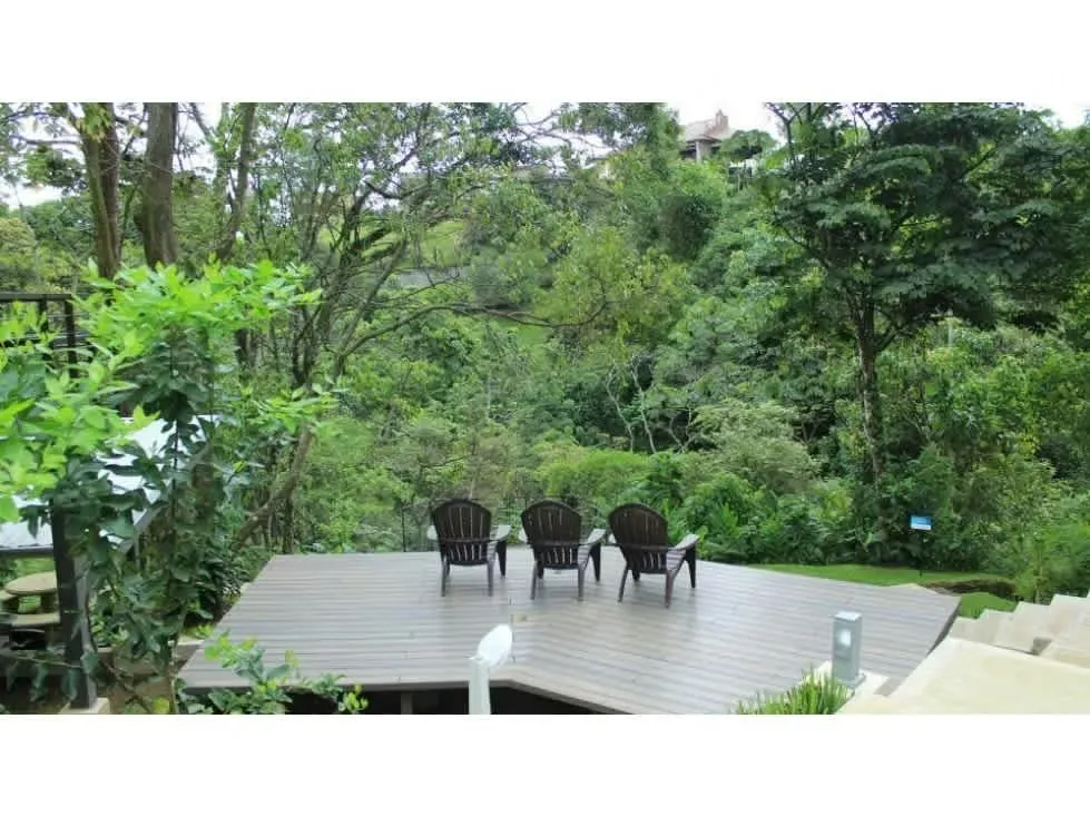Este apartamento se encuentra en un piso 5, con una bella vista al oeste., photo 2