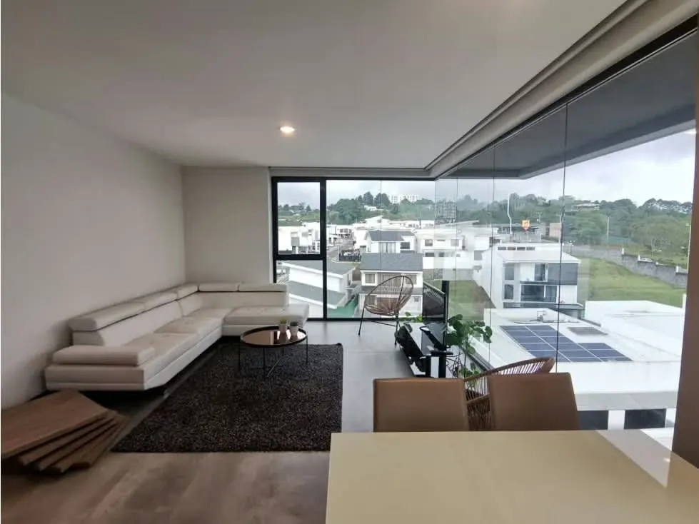Este apartamento se encuentra en un piso 5, con una bella vista al oeste., photo 4
