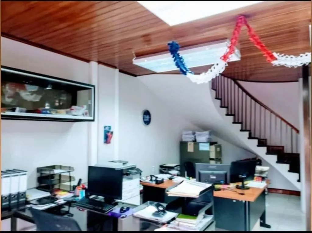 KE Real Estate vende o alquila con o sin opcion de compra, dando prima, edificio para oficinas, call center, clinica medica etc. Ubicación: Batrio Francisco Peralta, Los Yoses, San ... — photo 3