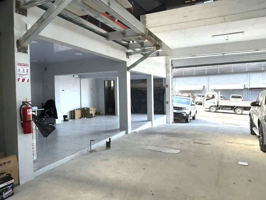 Bodega located in industrial zone, inside private complex, — photo 2