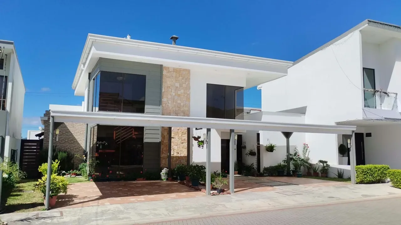House for Sale in Cartago, great views n Ammenities
