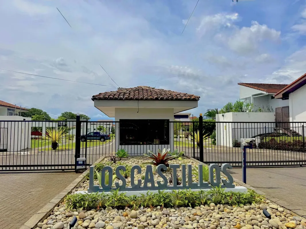 Alquiler de Casa Familiar en Los Castillos, Guácima, Alajuela