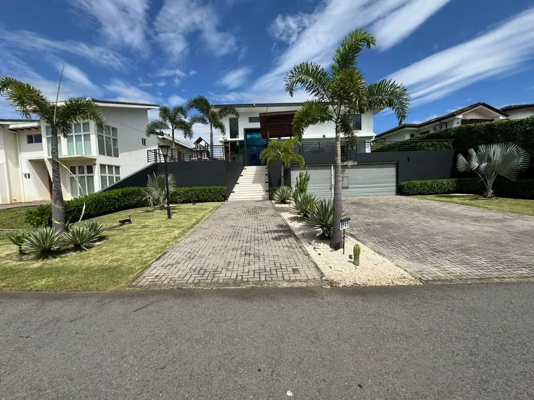 Casa en Venta Hacienda Los Reyes - GUACIMA