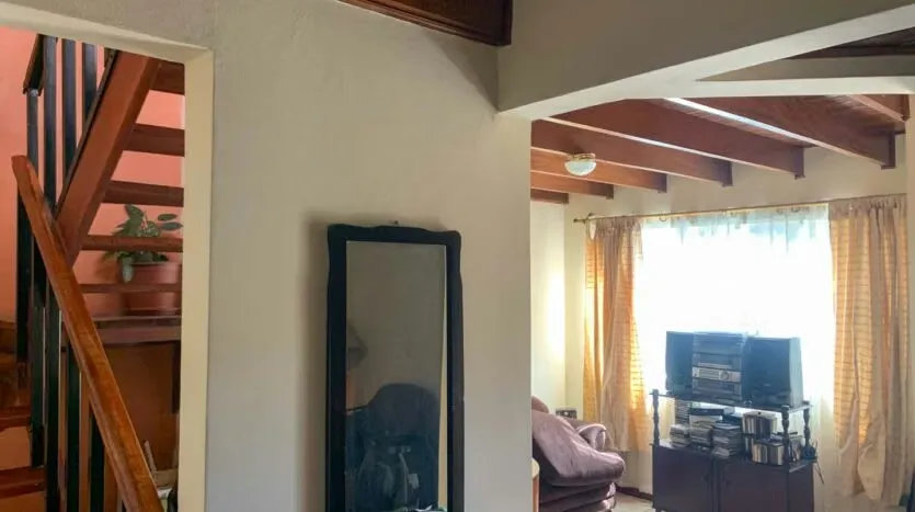 Large lot for sale in San Francisco de Dos Ríos with house and another to demoler with development potential, strategically located