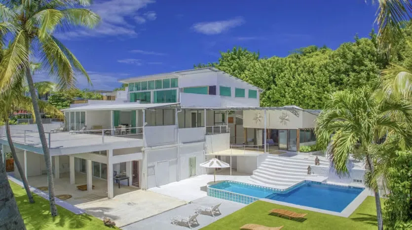We present an impressive beachfront house for sale in the charming Playa Potrero. This exceptional property offers a rare opportunity to own a piece of paradise right on ...