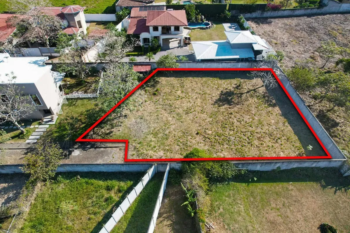 Se vende Lote en La Caraña, Piedades, Santa Ana (AD).