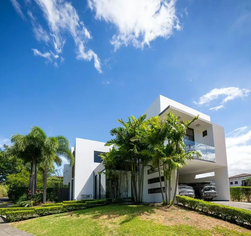 CONTEMPORARY HOUSE FOR RENT IN SANTA ANA