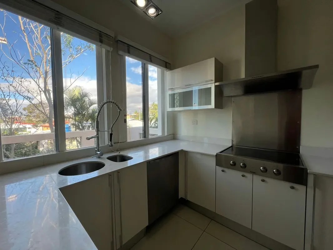 APARTAMENTO EN VENTA / ALQUILER EN EXCLUSIVO CONDOMINIO EN ESCAZU