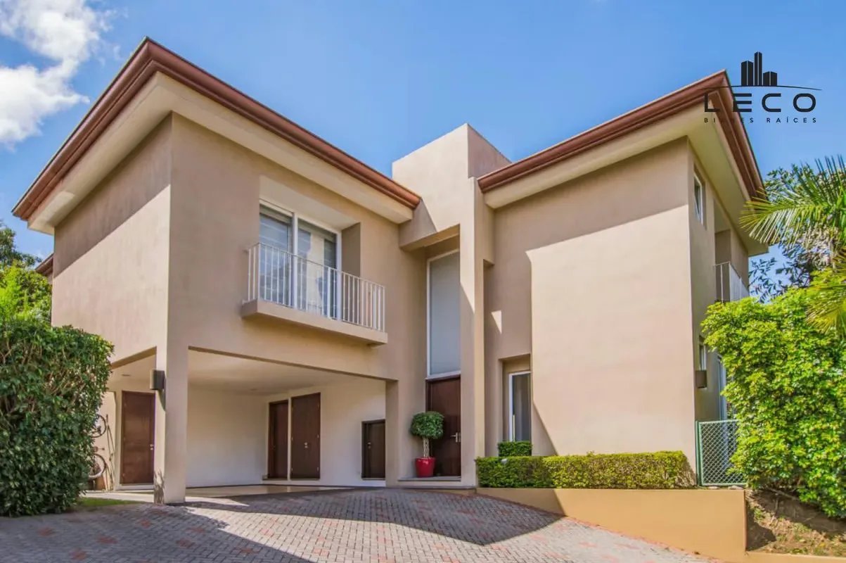 Luxury house for sale in San Rafael de Escazú condominium