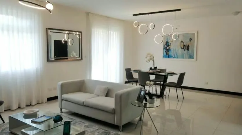 These 3-level apartments with lift and 4 units per floor, have a living room, dining room, kitchen, 2 bedrooms, 2 bathrooms and 2 roofed parquet floors, fine finished in ...