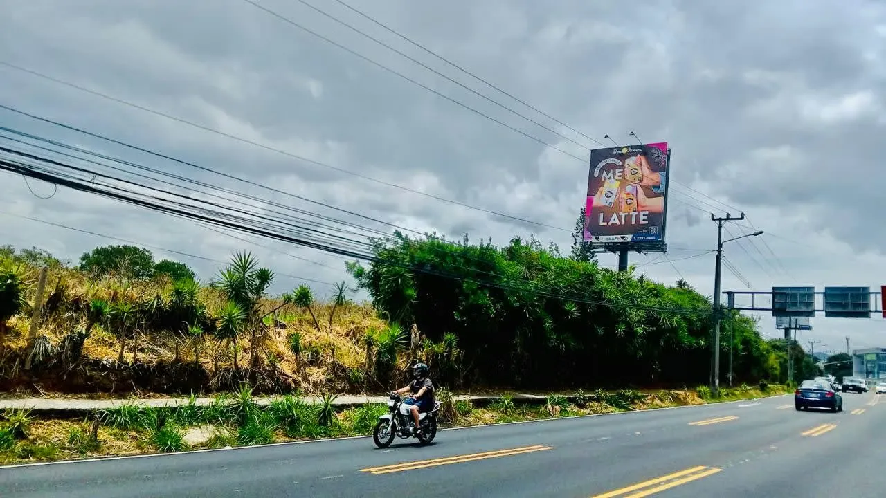 We present an excellent investment opportunity in a large plot of land of 17,853 m² located in a privileged location in Heredia, diagonal to ...