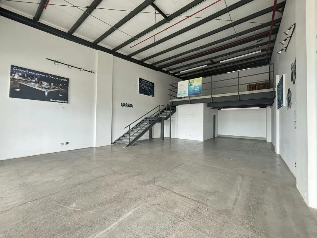 Commercial premises 106m2 Lindora Pozos Santa Ana
