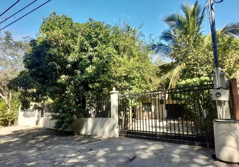 Se vende casa de playa en Playa Potrero Guanacaste.