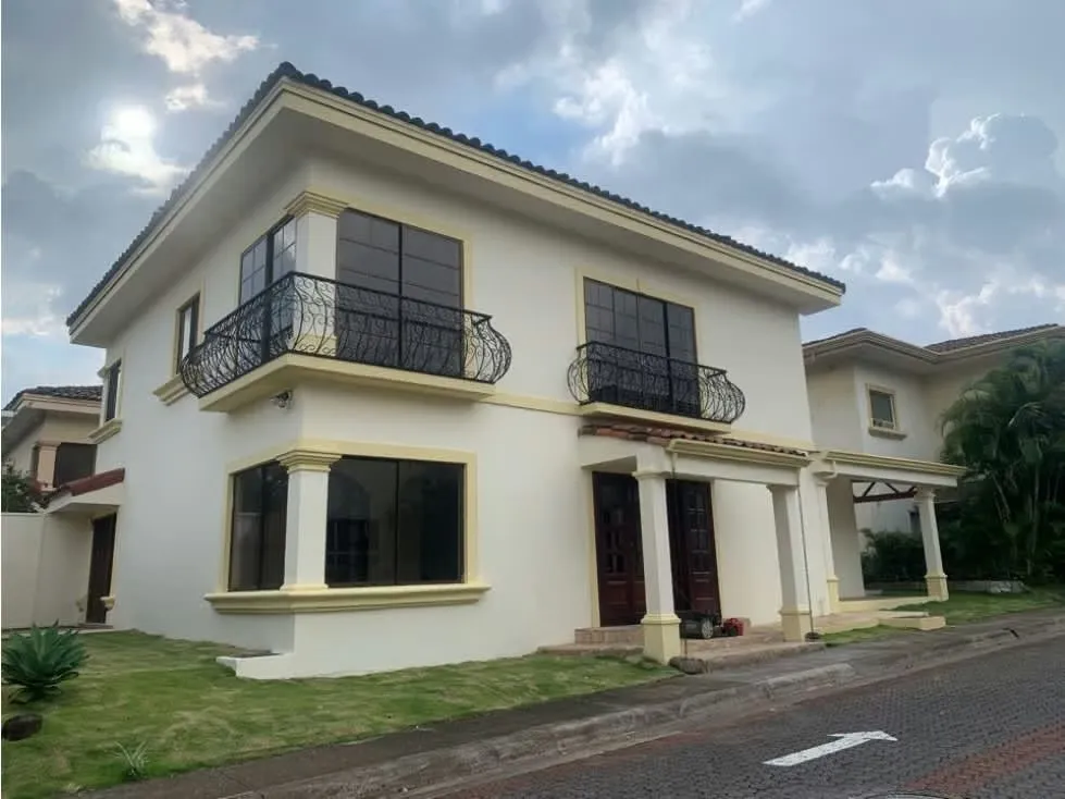 Venta de Casa con Inquilino Incluido Cond. La Jolla, Heredia, Belén