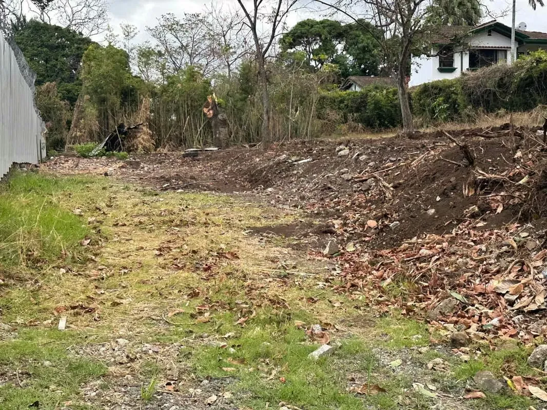 SE VENTE LOTE EN ESCAZU