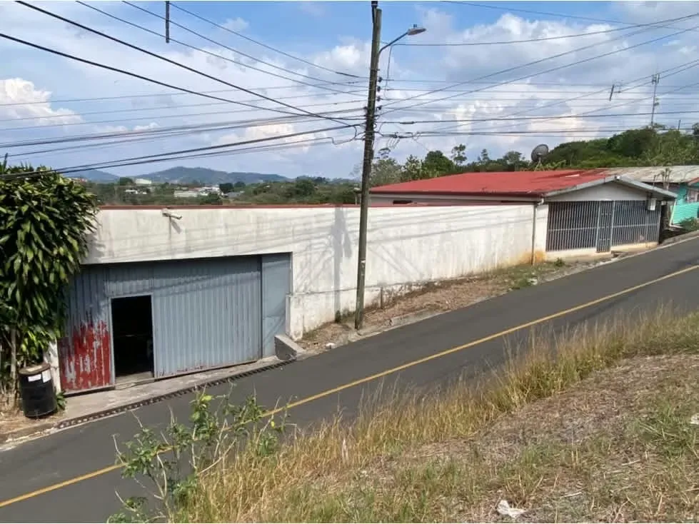 Venta de Casa con Propiedad Grande, San Ramón, Alajuela 4050 (GC)