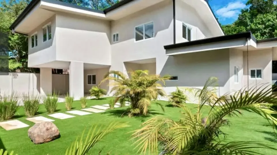 This beautiful modern-style house was conceived for people who value privacy, spacious, pleasant and quiet ...