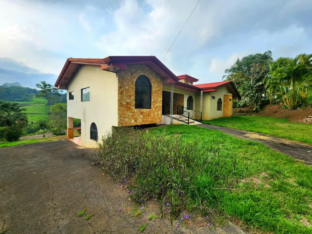 Quinta de 5.331 m² con casa de 340m²