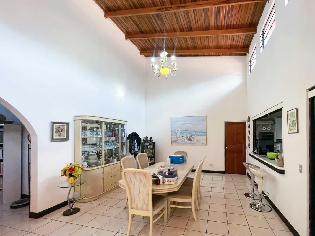 Se vende Casa de 1 nivel en Lomas de Ayarco, Curridabat (AD).