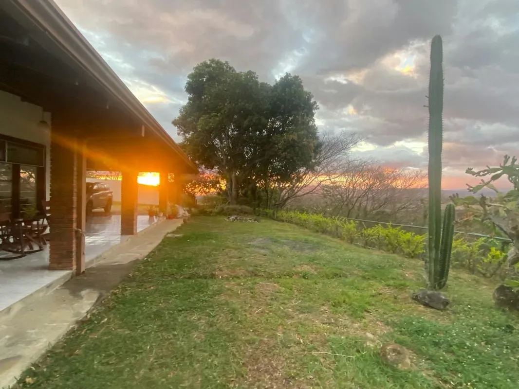 Venta. Santa Ana Piedades. Casa de una sola planta.