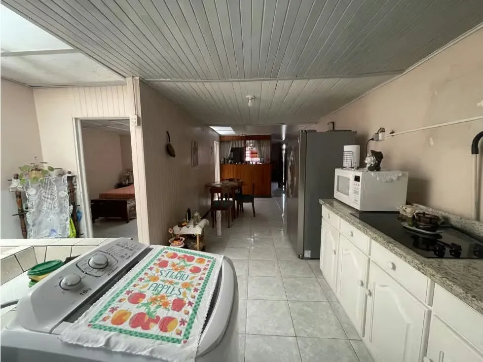 Venta de terreno con casa de 2495m2, en Santo Tomás de Santo Domingo de Heredia. — photo 4