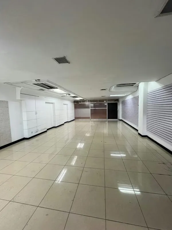 Great business opportunity! Beautiful 75 m² premises located in the Centro Colón Building on Paseo Colón Avenue, a high traffic and very ... — photo 4