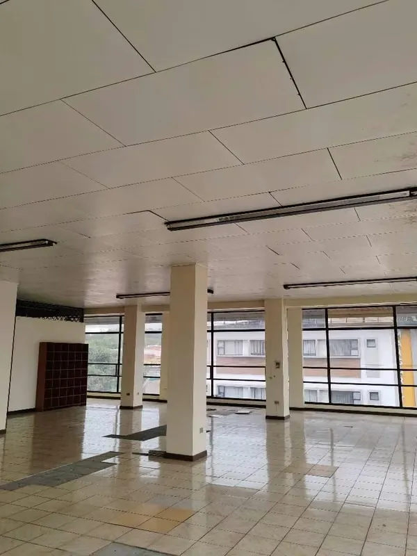 We have 2 floors to rent for different uses, can be offices, warehouse, in Cartago Downtown by Metro Center