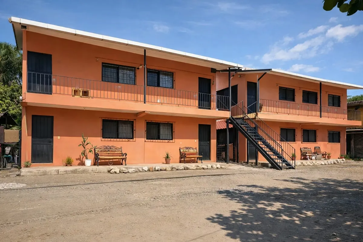 8 apartamentos amoblados y equipados a metros de Playa Tamarindo, Guanacaste.