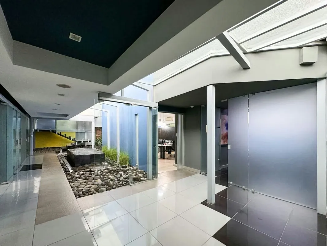 Se vende Edificio de oficinas en Los Yoses, (AD).